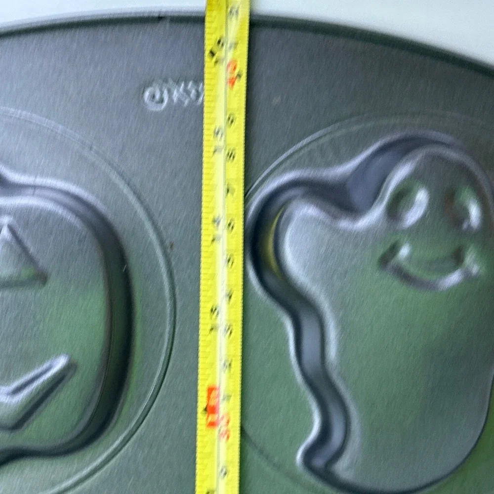 Wilton Mini Cake Tin Halloween 6 Cakes Ghost & Jack-O-Lantern